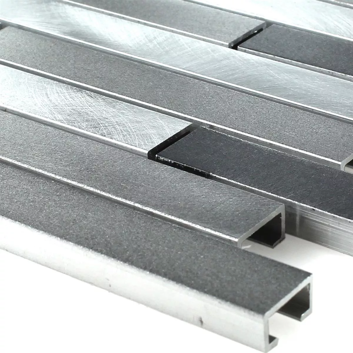 Prov Mosaik Metall Aluminium Svart Silver Mix