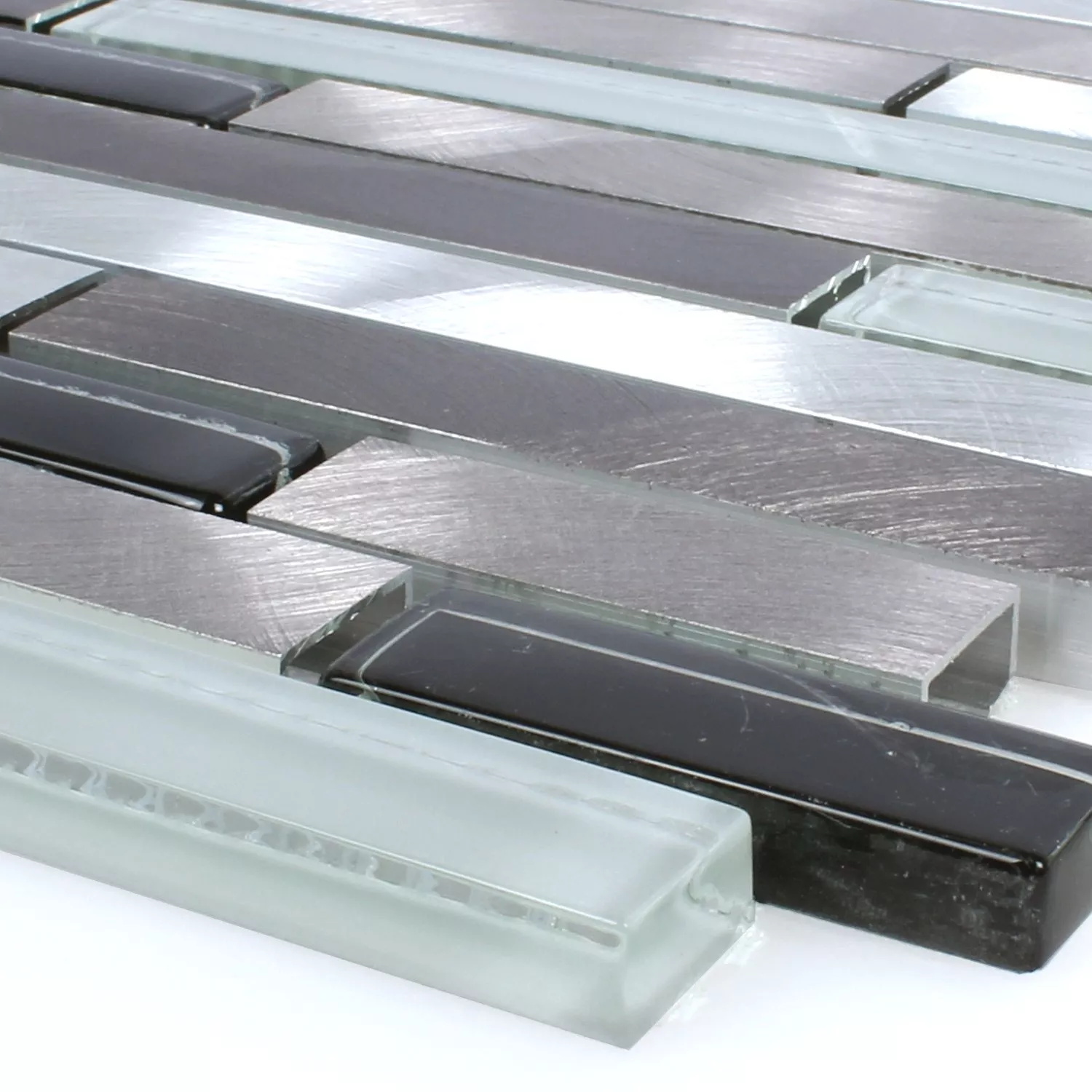 Prov Aluminium Mosaik Glas Brun Svart Vit Silver